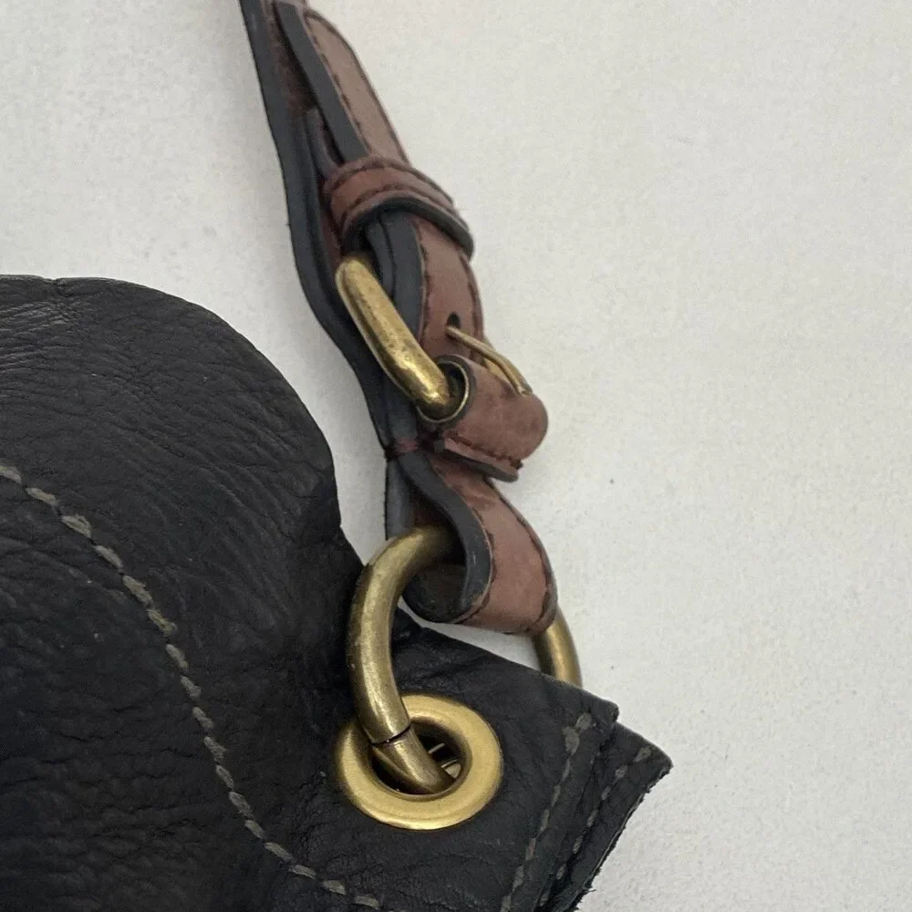 Fossil Black Pebbled Shoulder Bag Brown Strap Zip Lined Pockets Gold Key